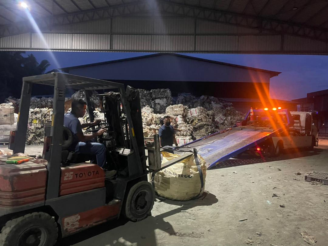 瓜冷市会查封无牌烂铁厂 一外籍员工被捕