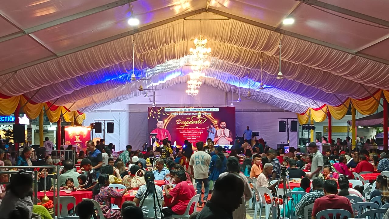 கோத்தா கெமுனிங் சட்டமன்ற தொகுதியின் தீபாவளி பொது உபசரிப்பு; 3 ஆயிரம் பேர் கலந்து சிறப்பிப்பு 