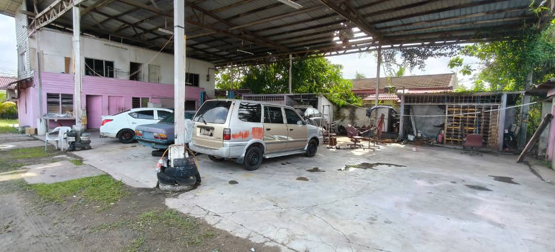 Dua bengkel haram diserbu, premis guna warga asing diambil tindakan