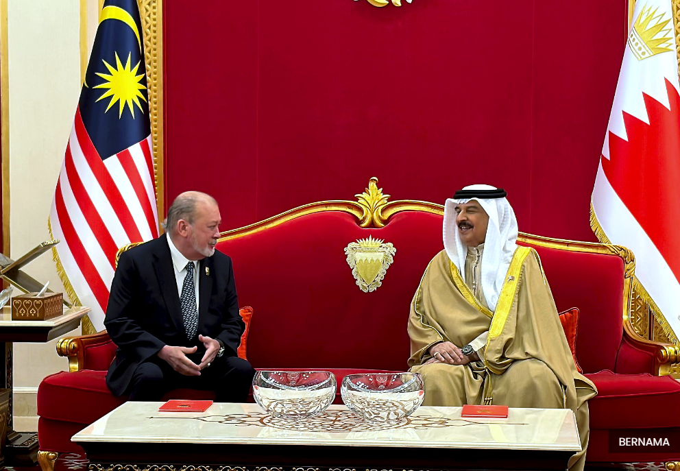 Sultan Ibrahim accorded state welcome at Sakhir Palace  