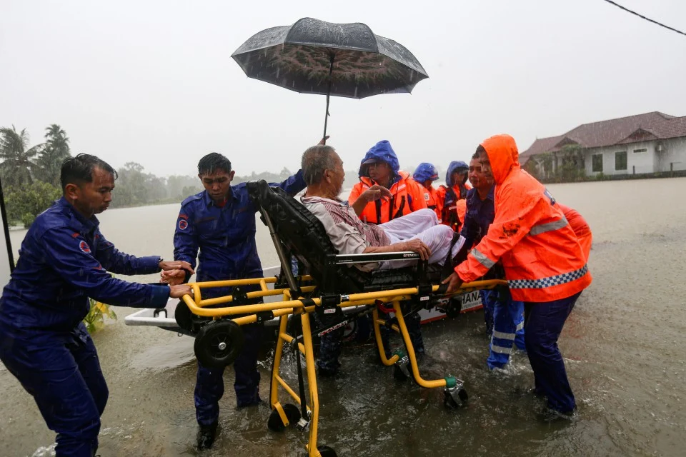 Banjir: Nadma hantar bekalan tambahan ke negeri terjejas
