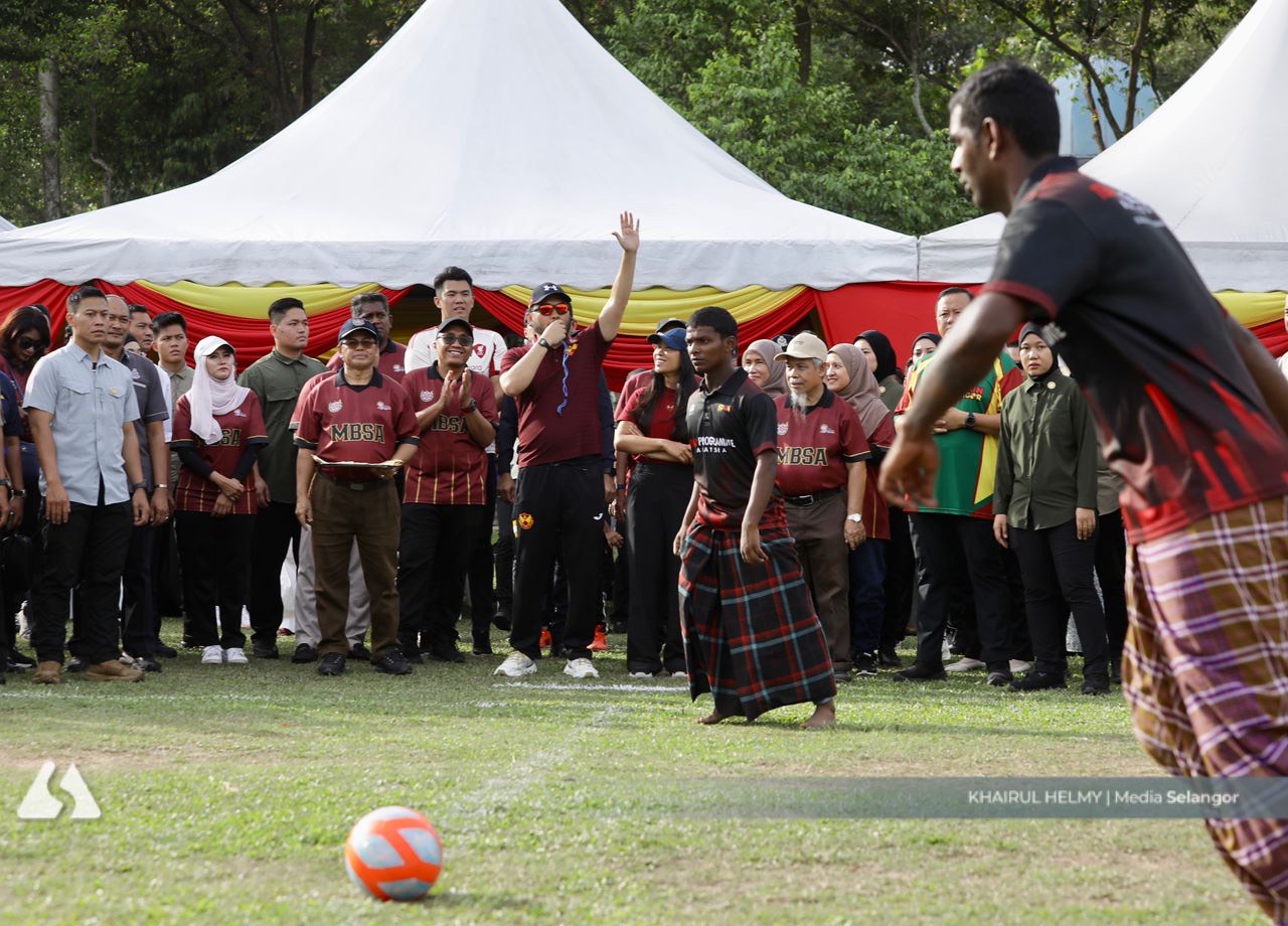 Sukan semarak santunan kasih pengantin diraja, erat hubungan istana, rakyat