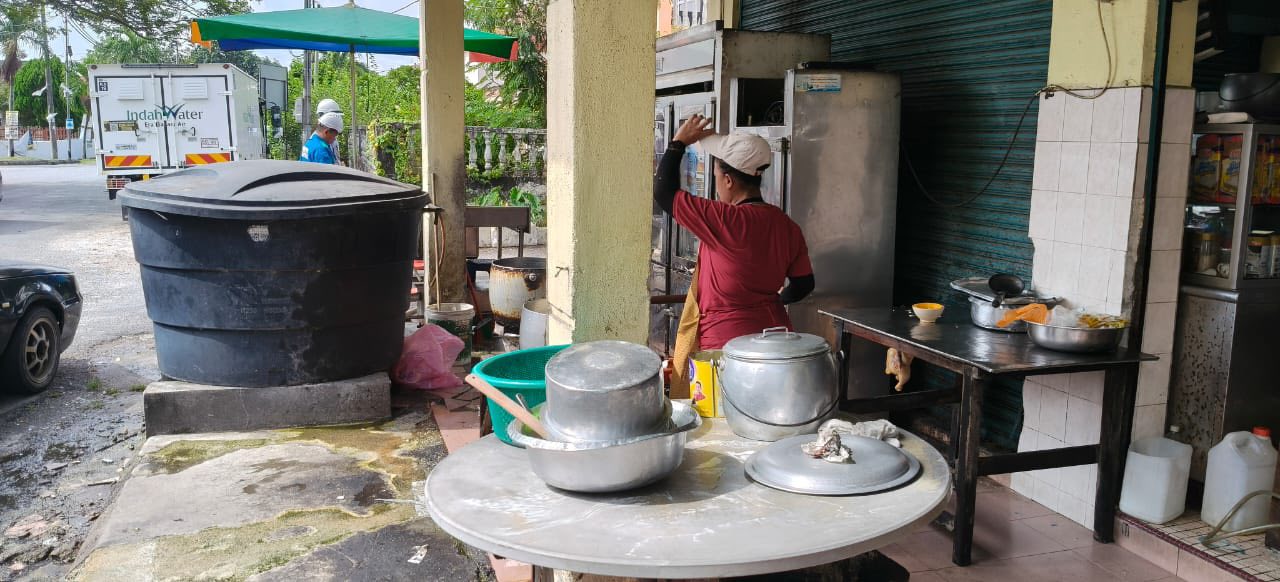 巴生市厅检举双溪达勿路商区 无牌营业等违规业者接5罚单