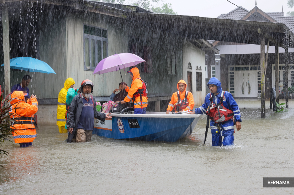 Flood evacuee toll dips in some states, rises in Selangor