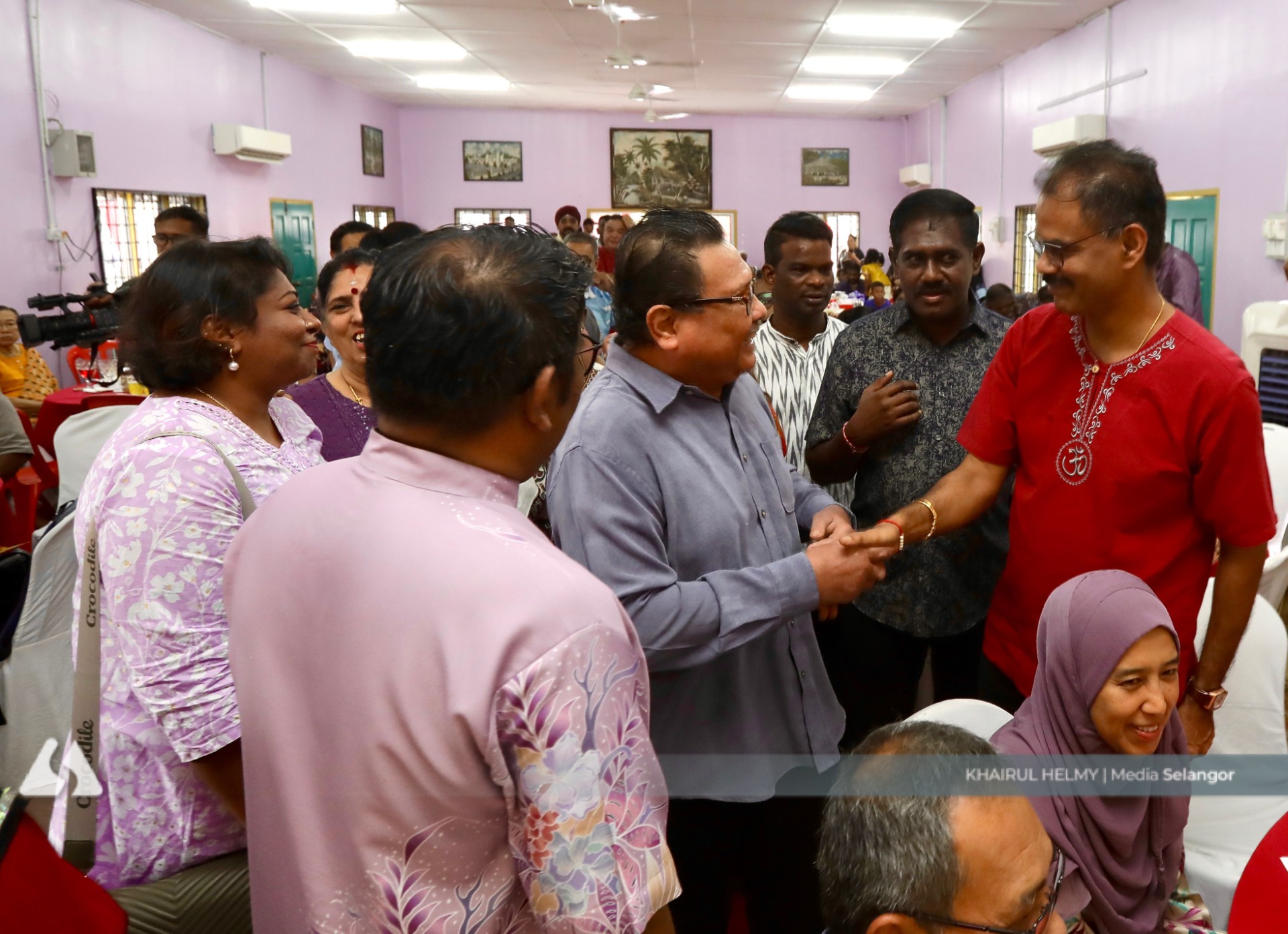 Rumah Terbuka Deepavali DUN Banting meriah, pelajar cemerlang terima insentif