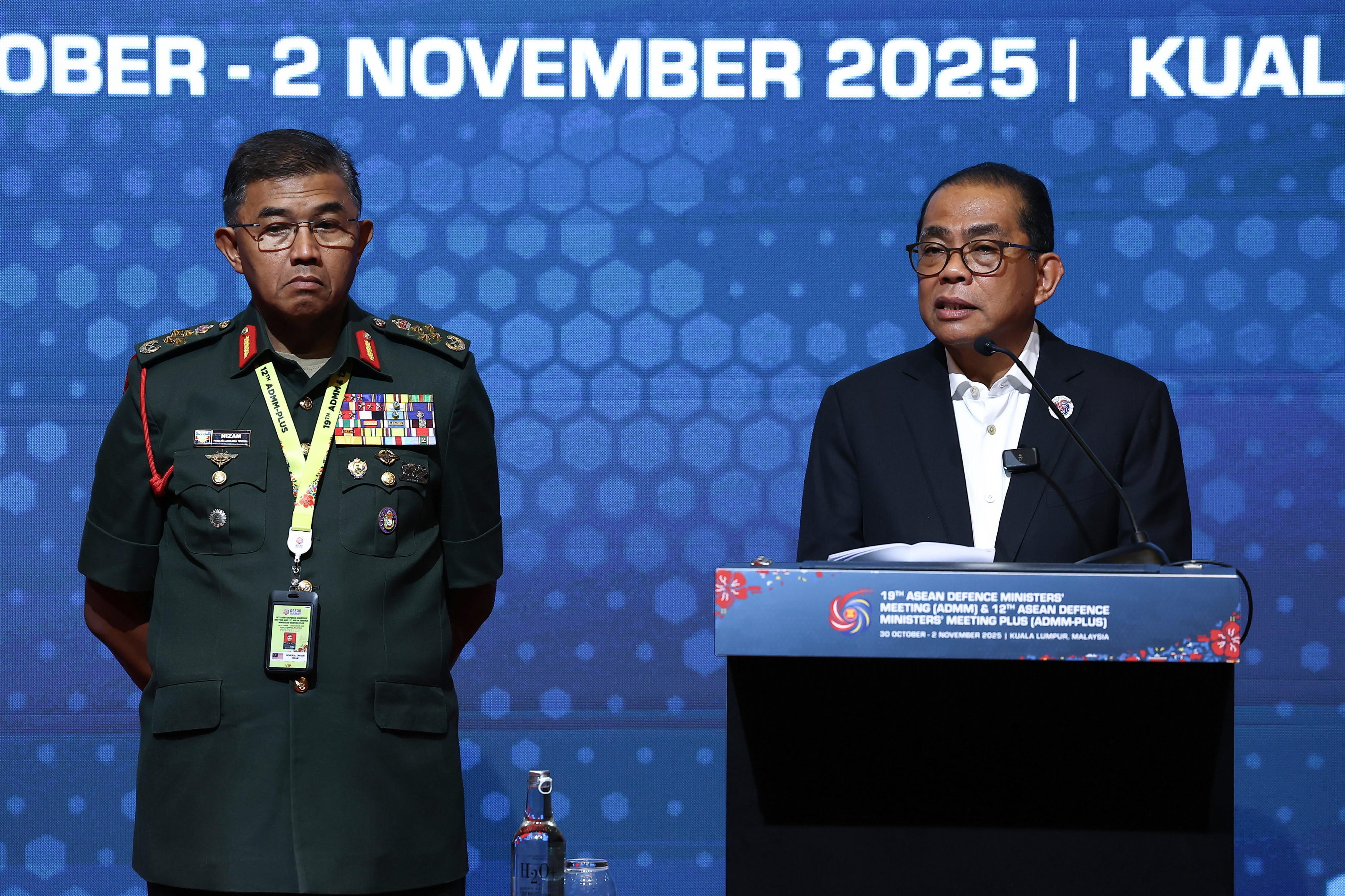 மலேசிய ஆயிதப்படை  இயக்குநர் ஜெனரல் ஓய்வு பெறுவது எம்ஏசிசி விசாரணையுடன் தொடர்புடையது அல்ல