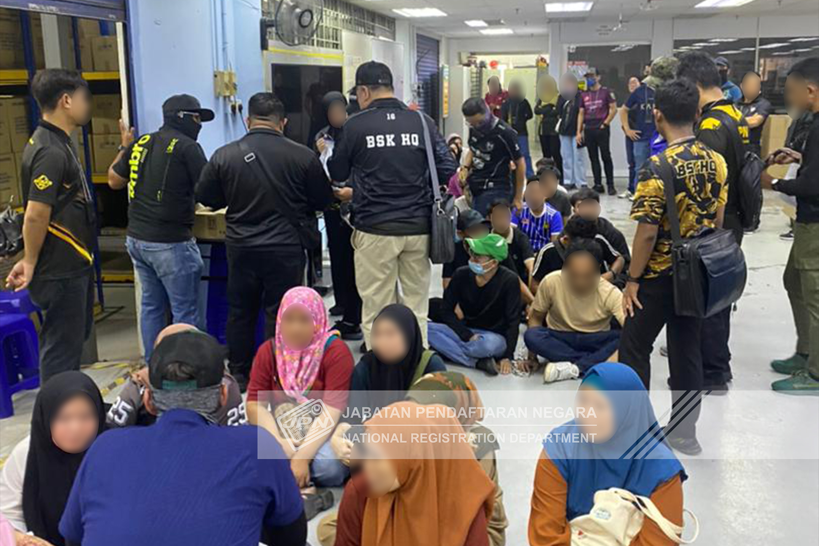 32 pekerja kilang ditahan guna kad pengenalan palsu di Pelabuhan Klang