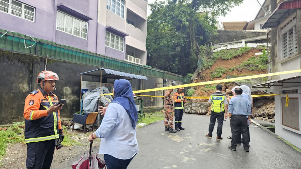 连绵豪雨致土崩  隆友乃迪花园组屋逾百户紧急疏散