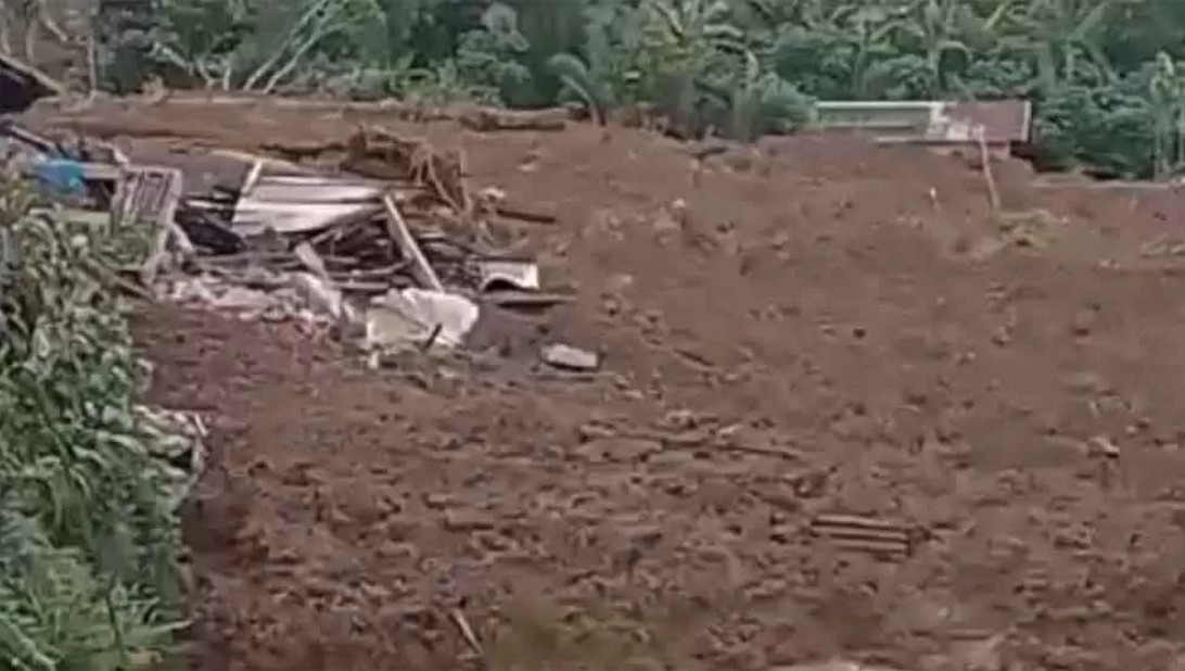 Dua maut, 27 lagi masih hilang dalam kejadian tanah runtuh di Jawa Tengah