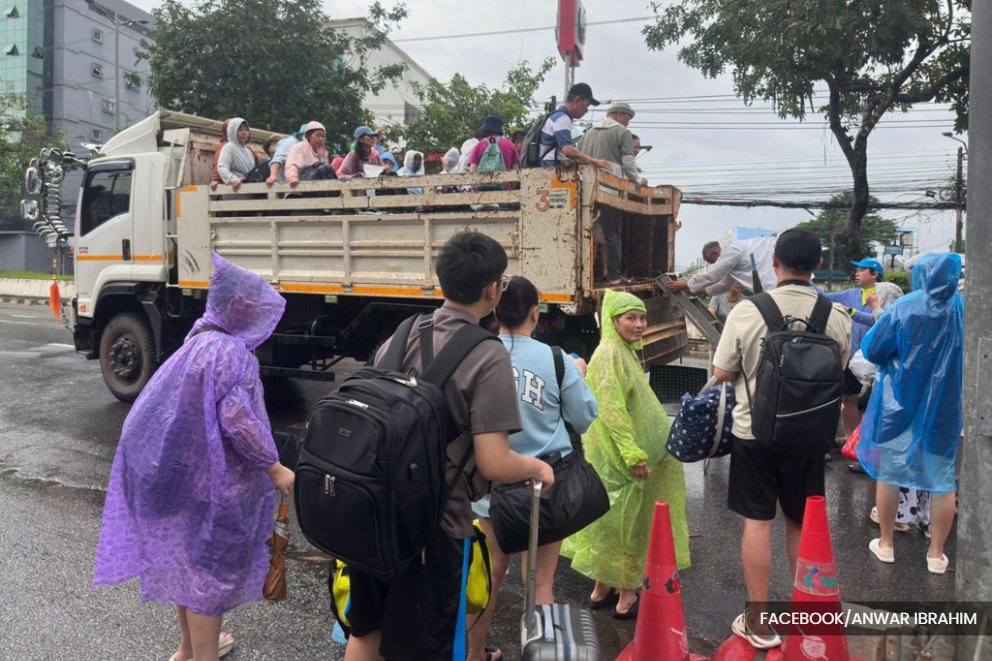 Over 6,000 Malaysians stranded in Thai floods brought home safely