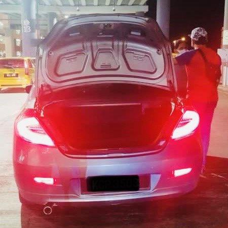 在机场非法招客 私家车司机被捕