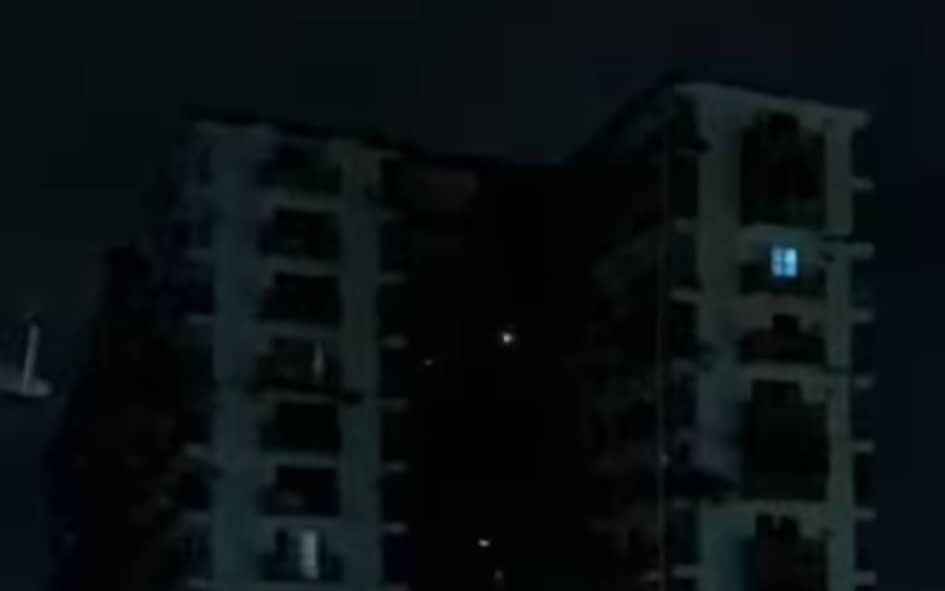 Kerja baiki litar pintas Flat PKNS Sungai Way siap selewatnya esok