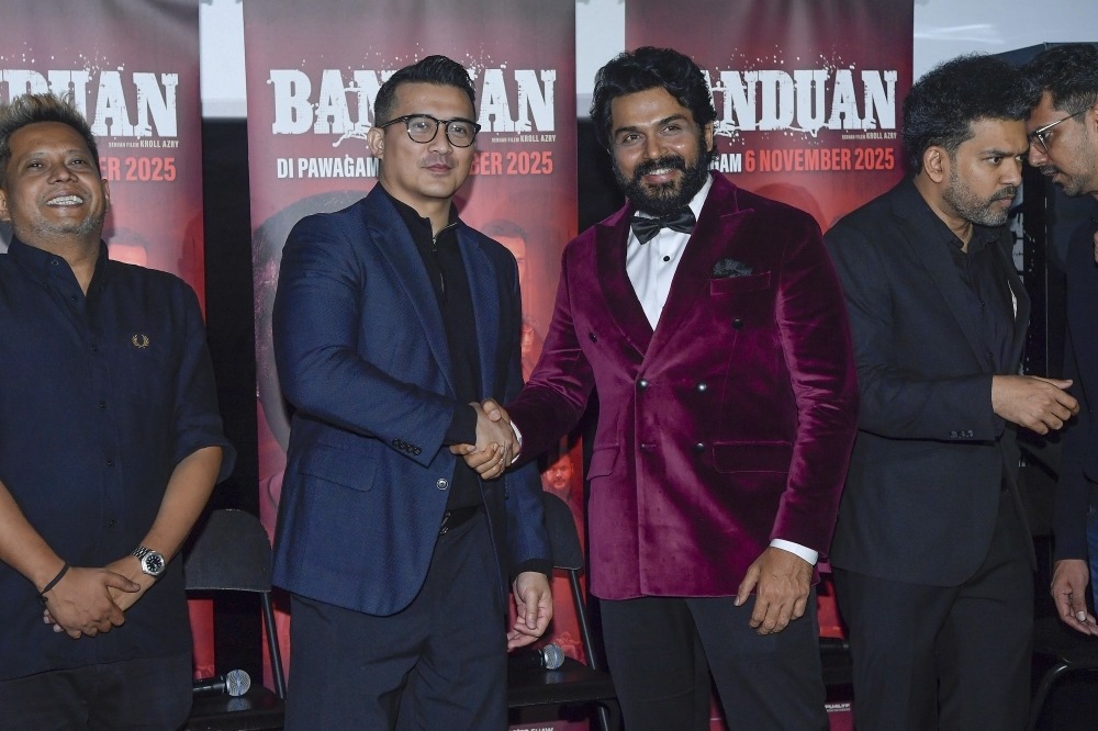 கோலாகலமான பண்டுவான் திரைப்பட பிரிமியர்; மலேசிய ரீமேக்கைப் புகழ்ந்த நடிகர் கார்த்தி சிவக்குமார் 