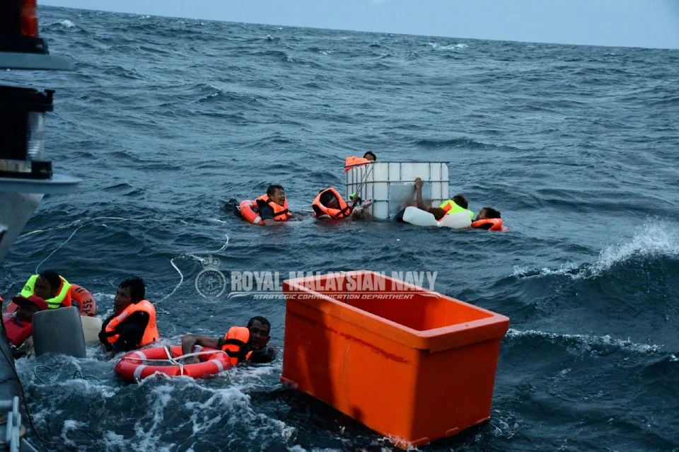 Bot karam di perairan Pulau Perak: Seorang maut, 18 selamat