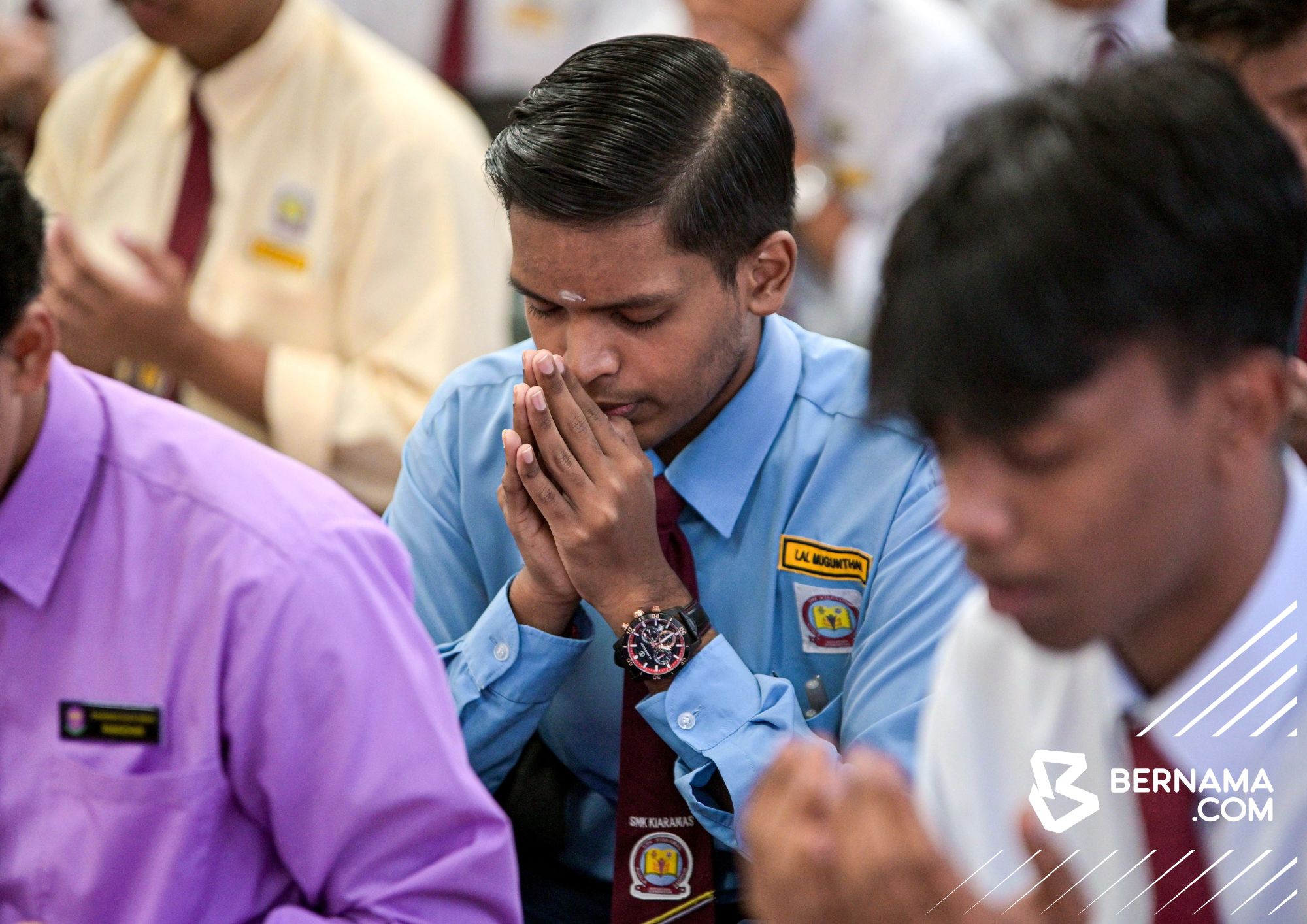 Debaran hari pertama SPM 2025, ibu bapa titip doa, harapan