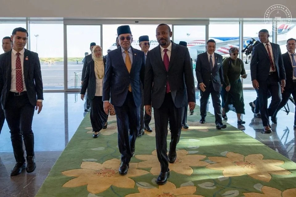 பிரதமர் டத்தோஸ்ரீ அன்வார் இப்ராஹிமுக்கு தனித்துவ வரவேற்பு; எத்தியோப்பியா பிரதமர் கார் ஓட்டினார்