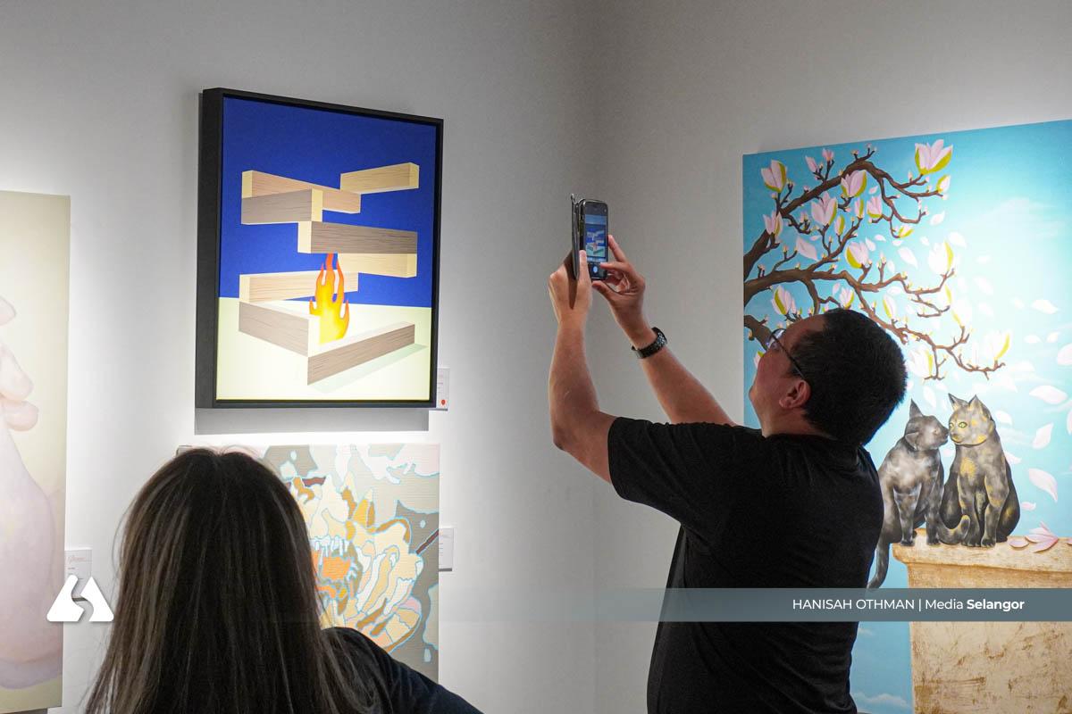 Karya ikonik pelukis Amron Omar julung kali dipamer di Galeri Shah Alam