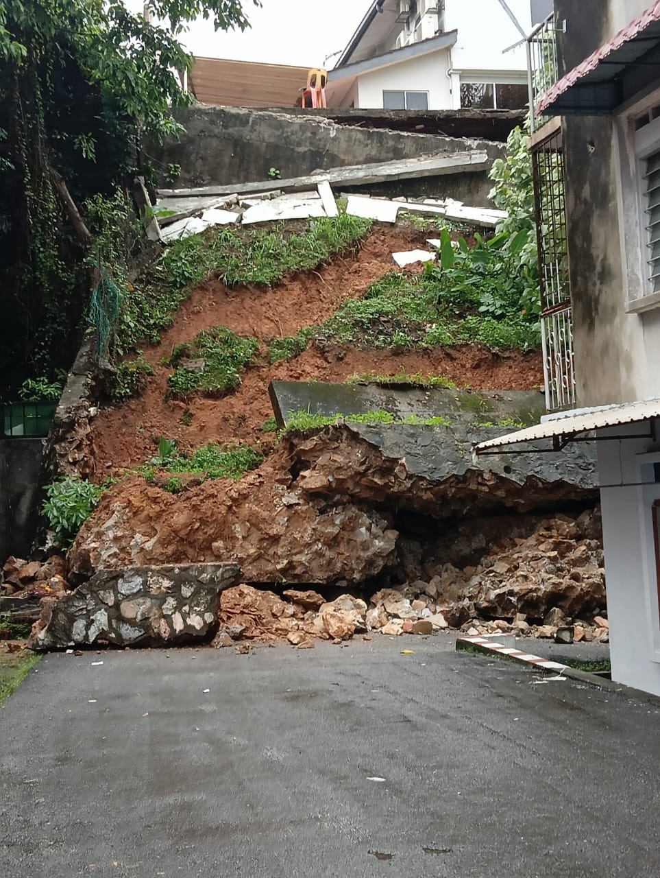 Seputeh landslide: Ongoing ground movement detected, residents urged to evacuate