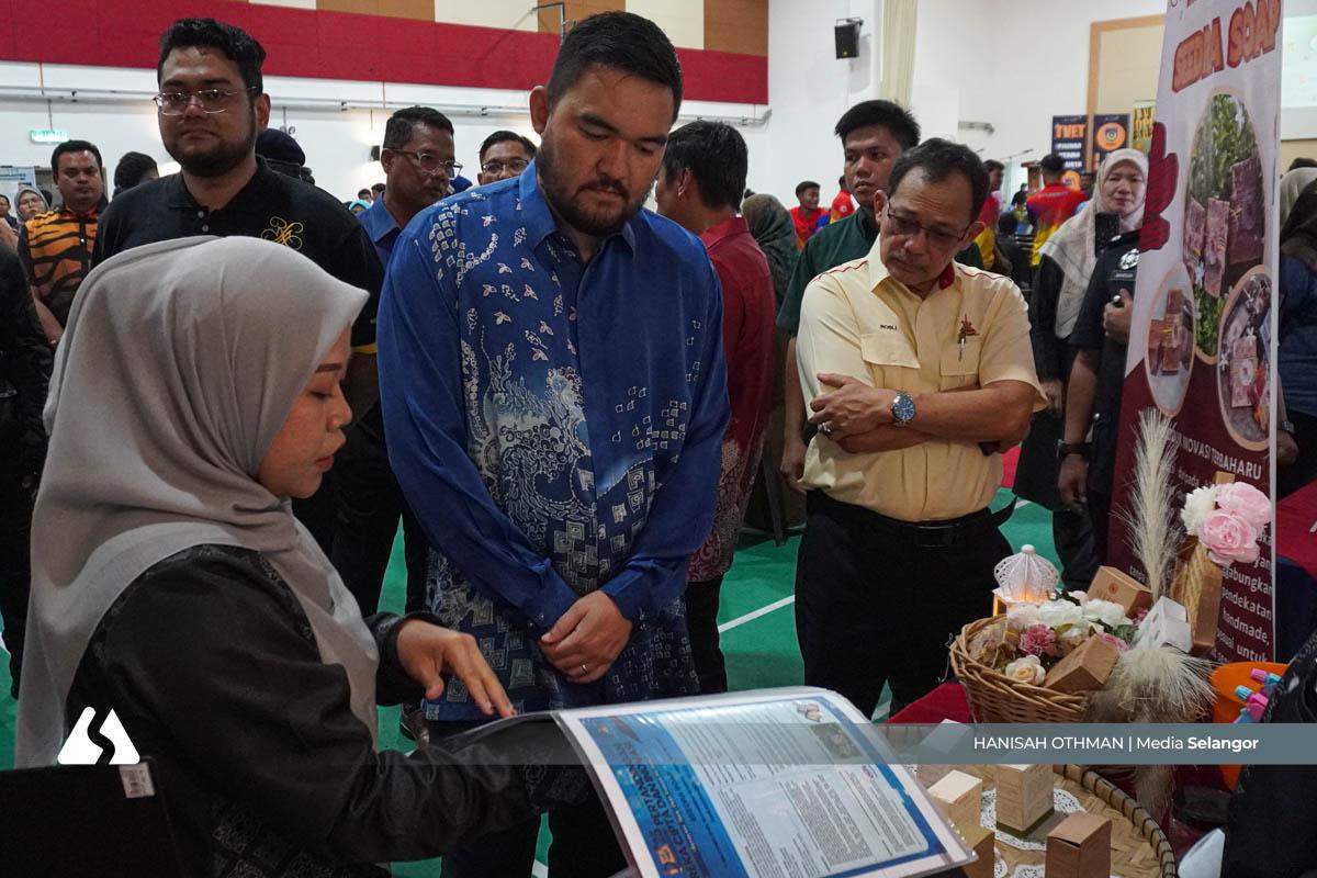 Peserta pertandingan TVET cipta inovasi mesra alam daripada bahan terpakai