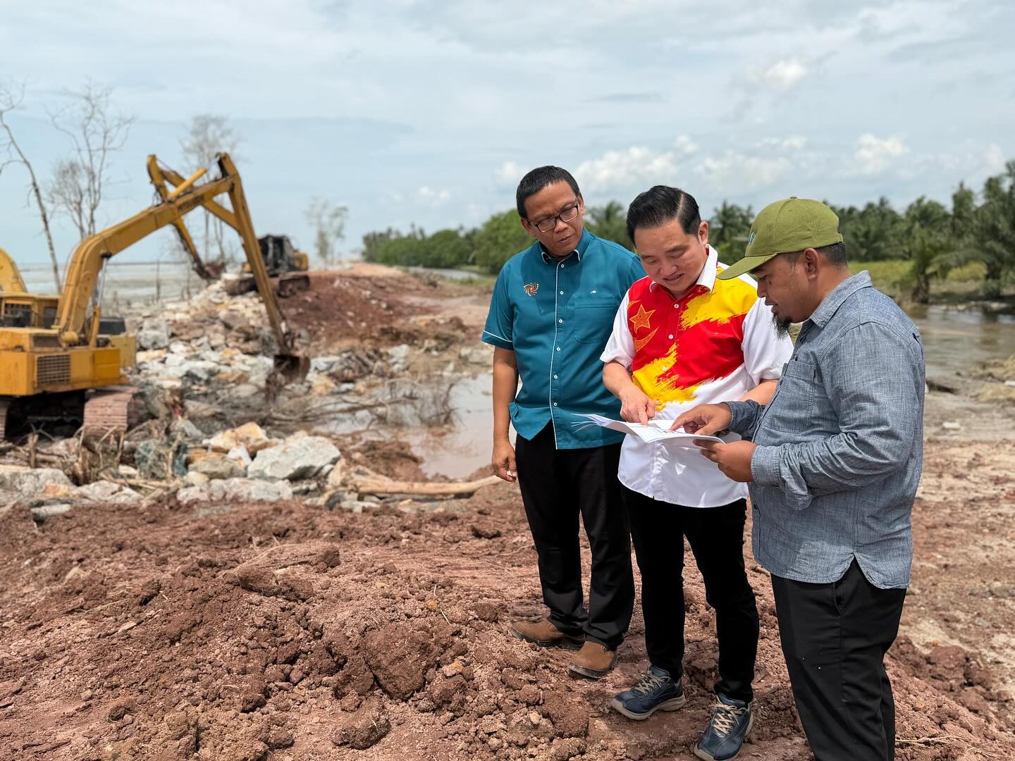Burst embankment in Sekinchan affects 20 houses, relief centre opens tonight