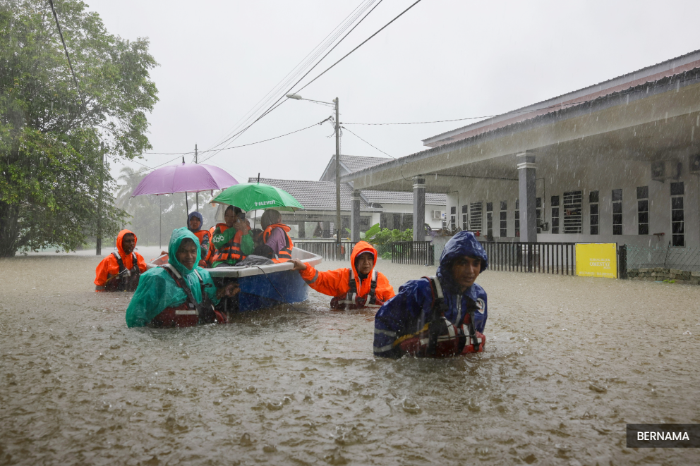 Anwar announces RM500m to repair flood-damaged public infrastructure