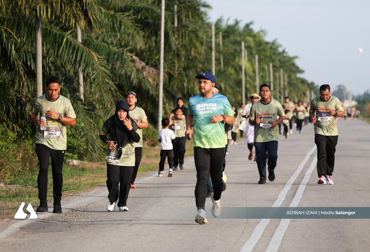 Ban Canal Carnival brings light, music to northern Selangor