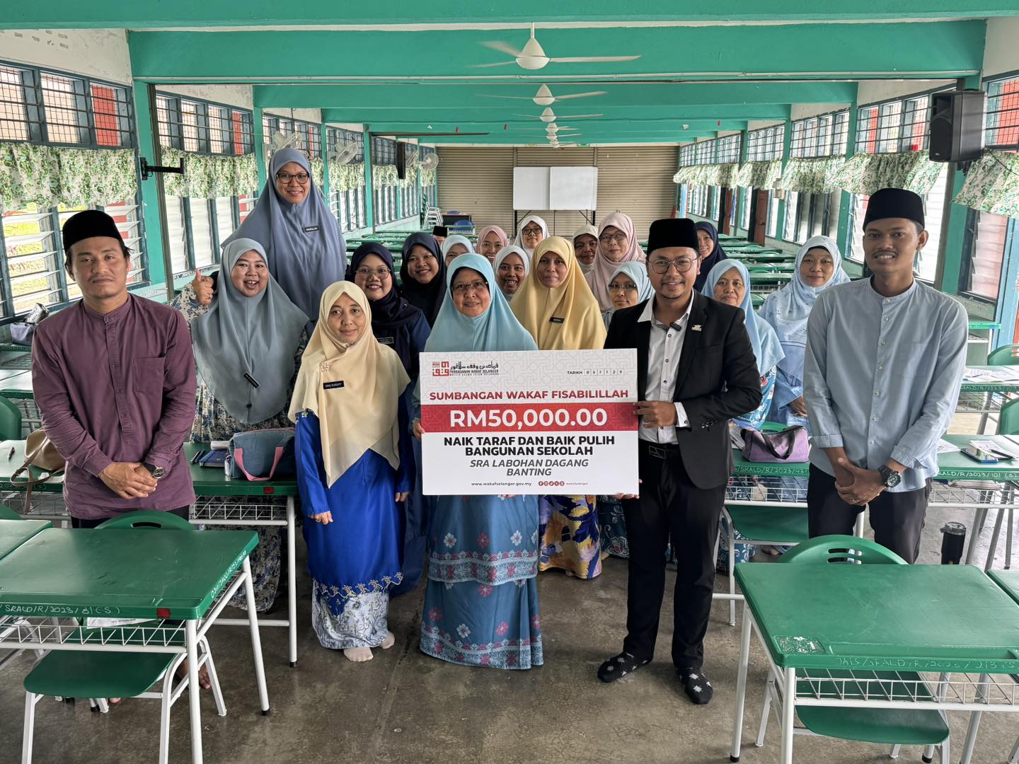 Wakaf Selangor salur RM50,000 bantu SRA Labohan Dagang naik taraf kemudahan