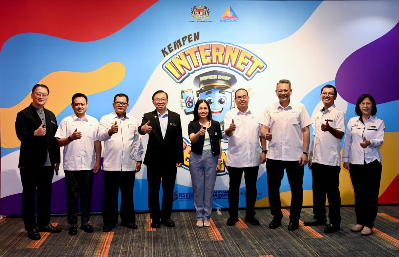 Kempen Internet Selamat SKMM himpun 1,500 pelajar SJKC Selangor, KL