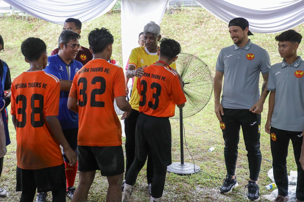 Sokong minat anak, pilih akademi bola sepak tepat