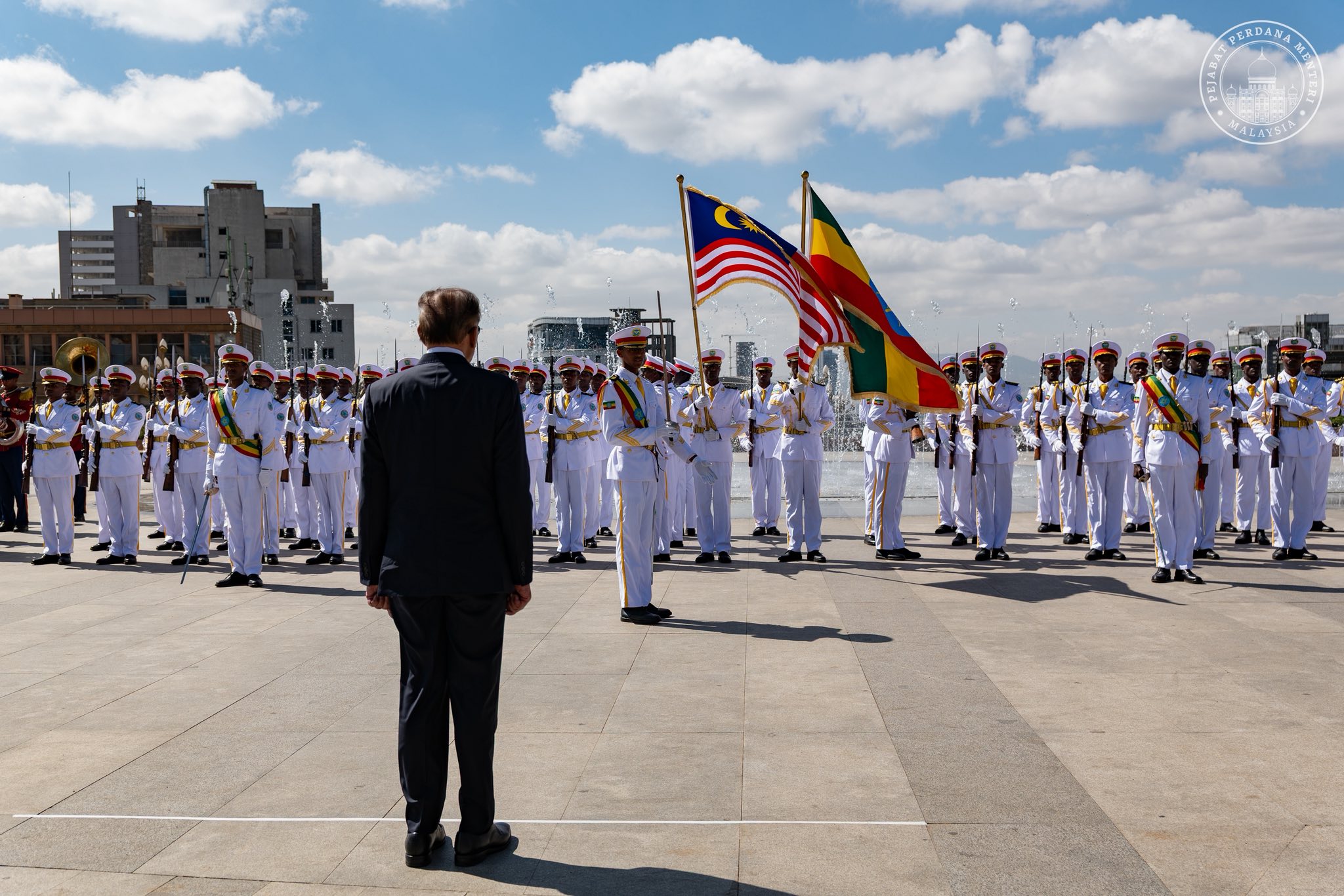 Anwar receives official welcome at Ethiopian palace