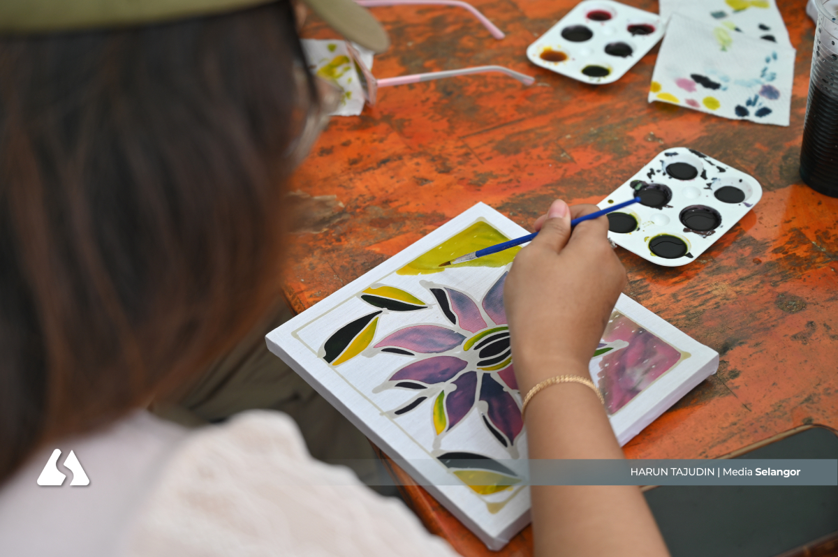 Village charm, traditional culture boost rural tourism, uplift local economy