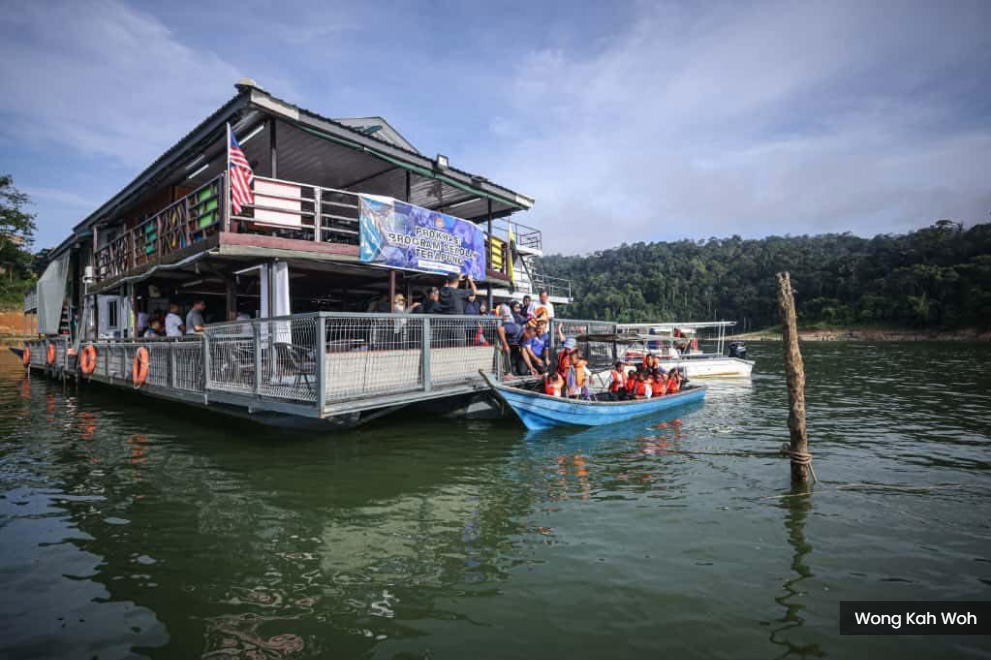 教部推大马首所“漂浮学校” ·原民儿童不上岸也能上课