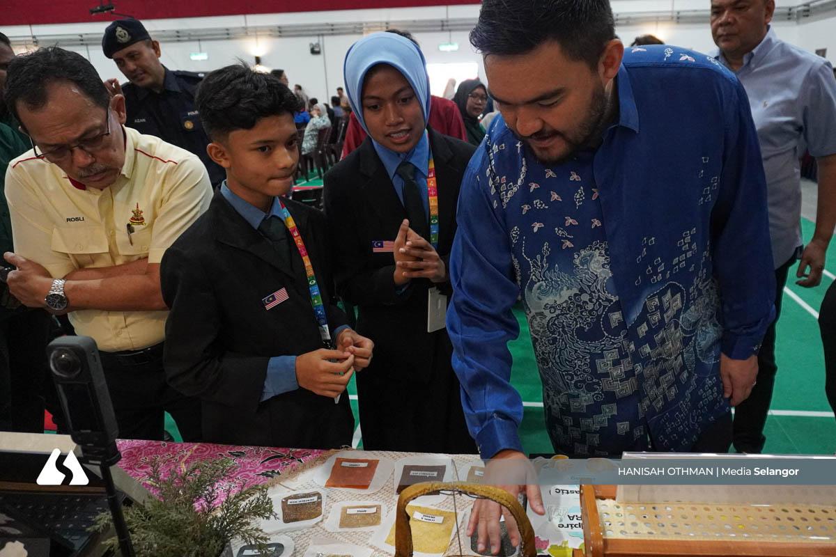 Peserta pertandingan TVET cipta inovasi mesra alam daripada bahan terpakai
