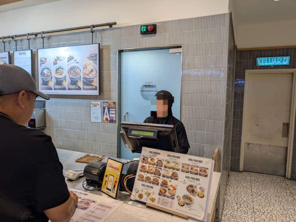 Pekerja medan selera antara 113 warga asing ditahan