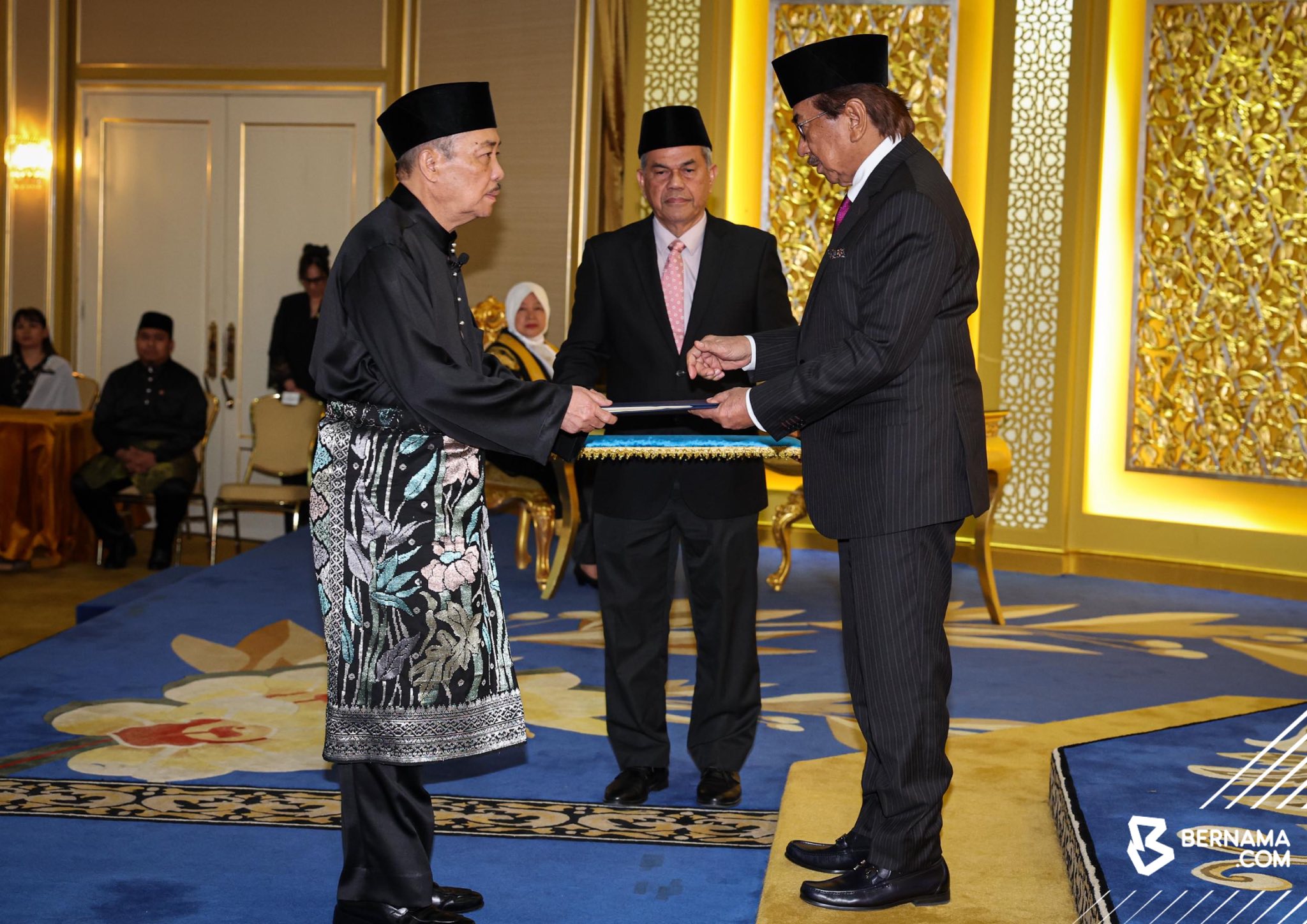 【沙巴州选】哈芝芝宣誓续任沙首长