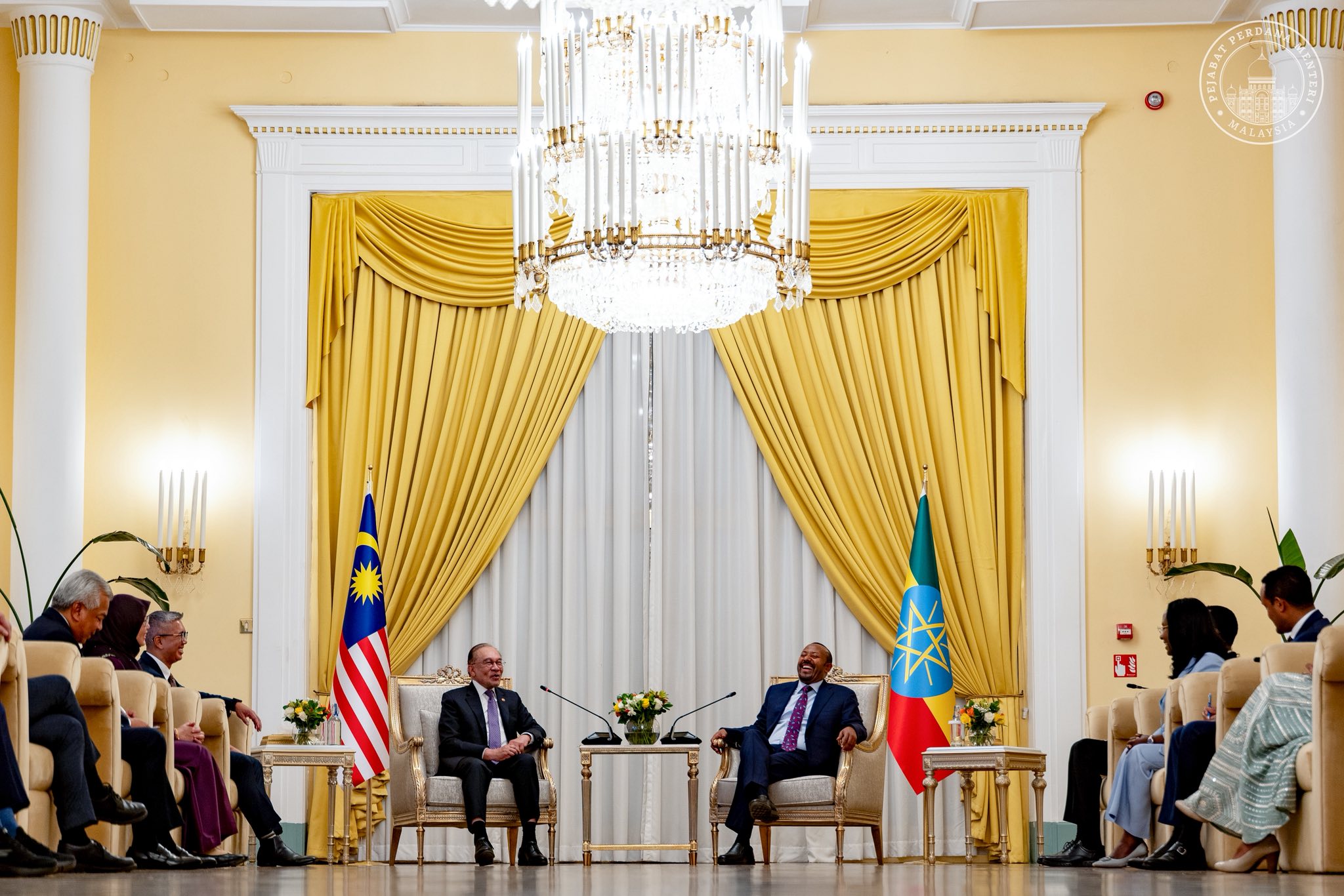 马埃拟拓展贸易与工业合作  签署卫生航空及旅游备忘录