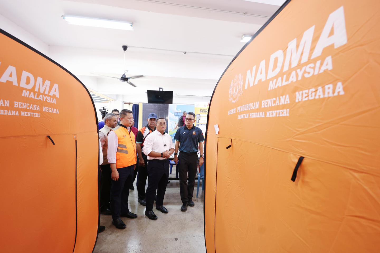 தீபகற்ப மலேசியாவில் உள்ள 164 வெள்ள நிவாரண மையங்களில் 22,000 பேர் தஞ்சமடைந்துள்ளனர் 