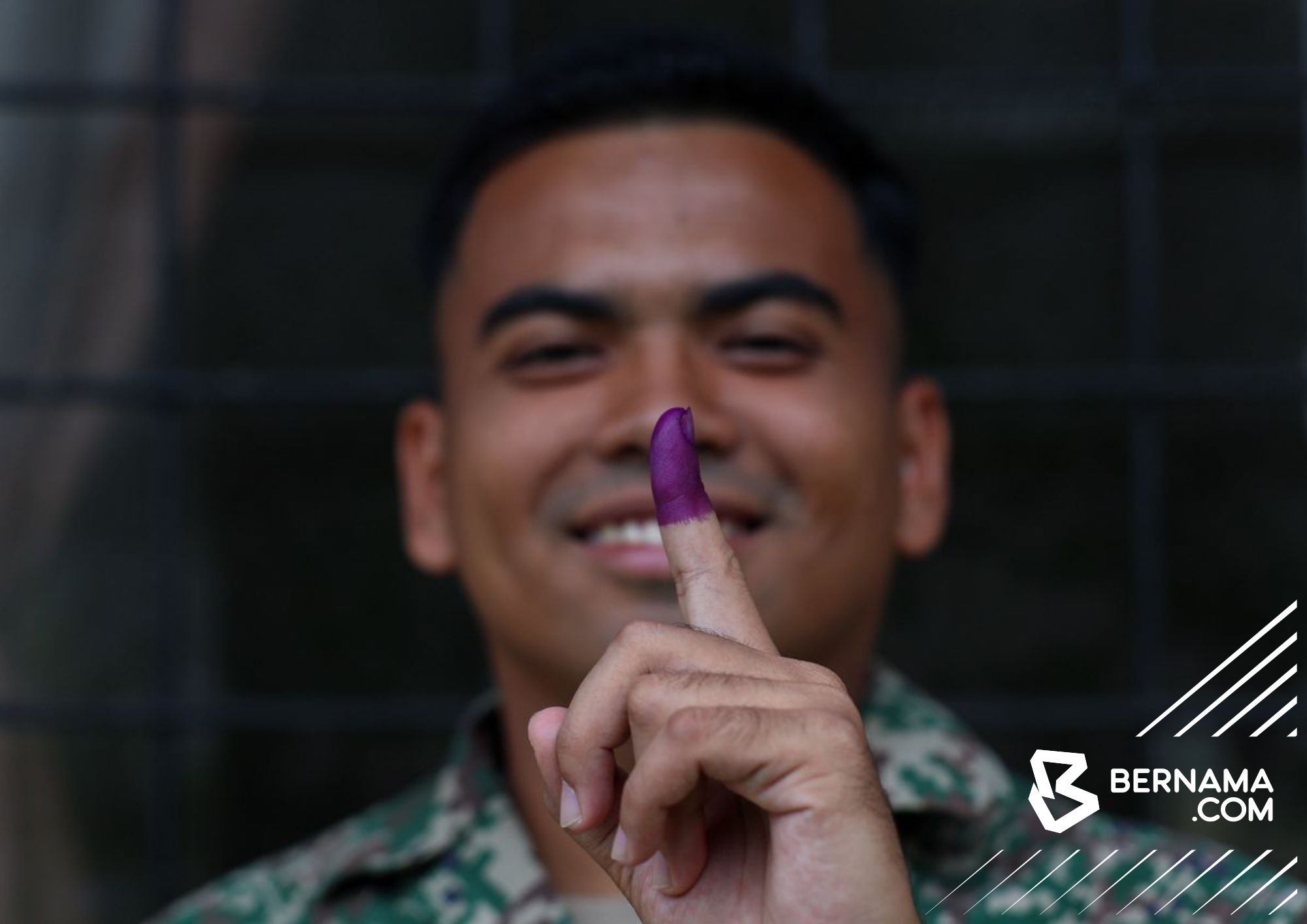 PRN Sabah: Tentera, polis dan pasangan undi awal hari ini