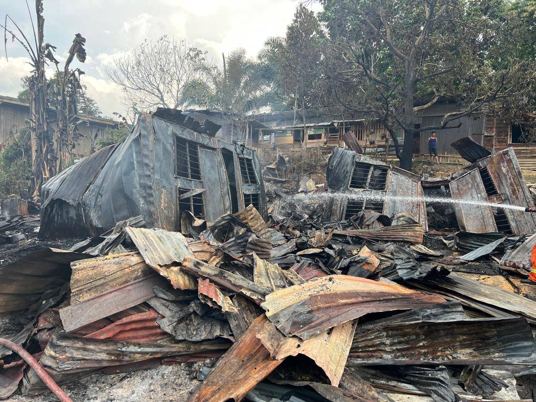 士毛月火灾毁3货柜4房屋 所幸无人伤亡