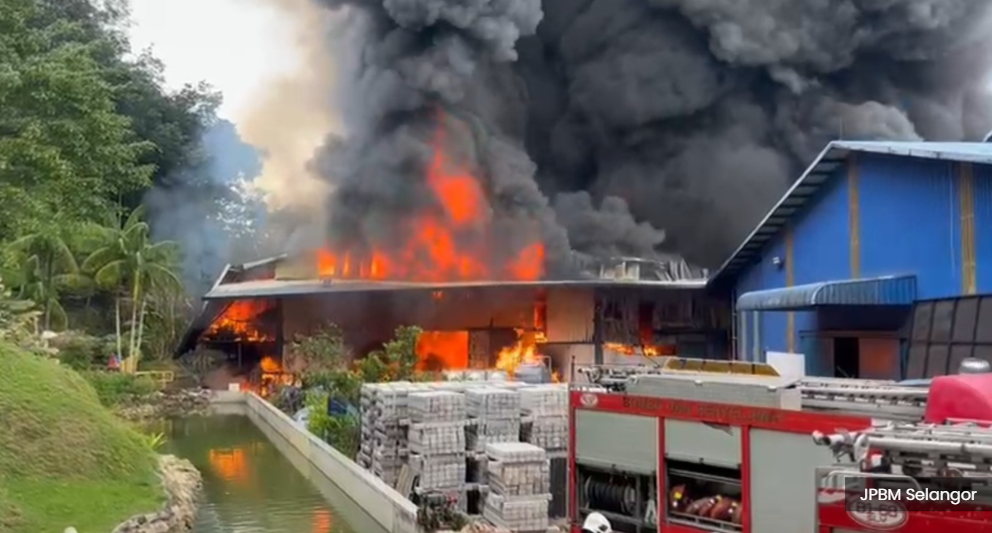 6人呼吸困难   双溪毛糯4布料仓库火灾  