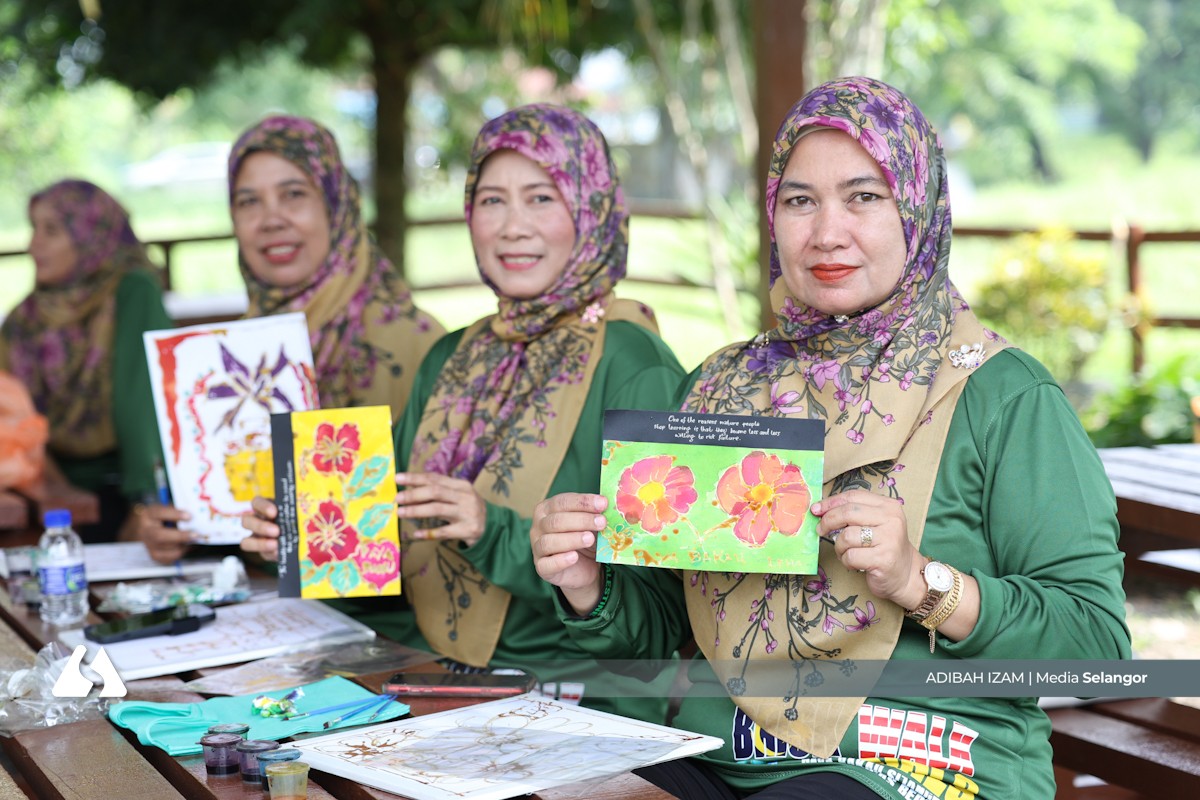 Gabungan seni dan alam: Program canting batik di taman rekreasi paya bakau meriah