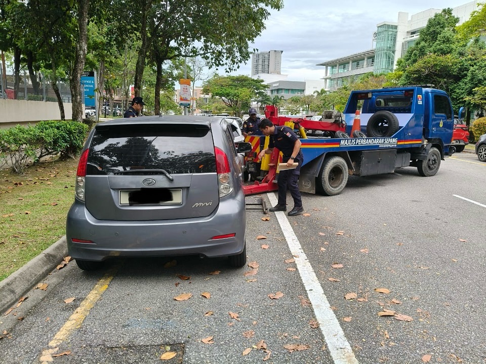Lapan kenderaan ditunda di Cyberjaya, MPSepang tegas tindakan parkir haram