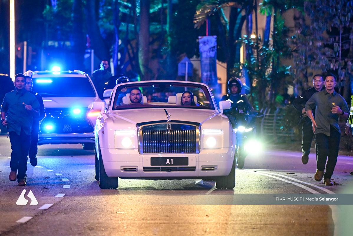 Ribuan rakyat meriahkan Santunan Kasih Pengantin Diraja di Dataran Kemerdekaan