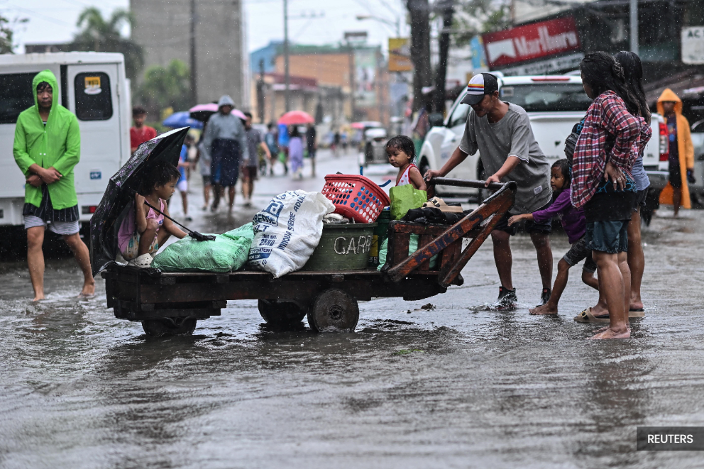 Up to 1.4m evacuated as Super Typhoon Uwan batters Philippines