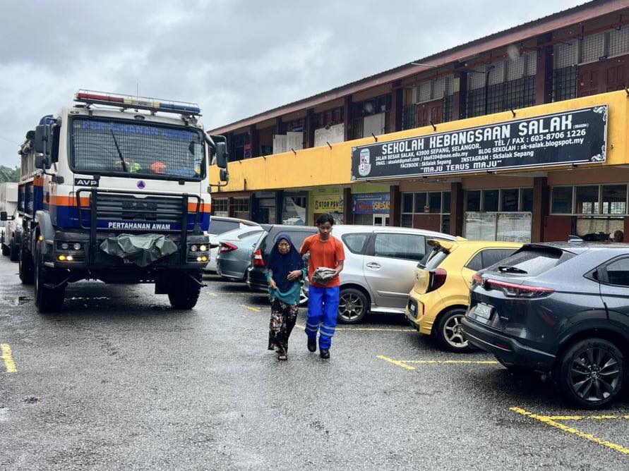Enam kawasan di Sungai Pelek dilanda banjir, dua PPS dibuka