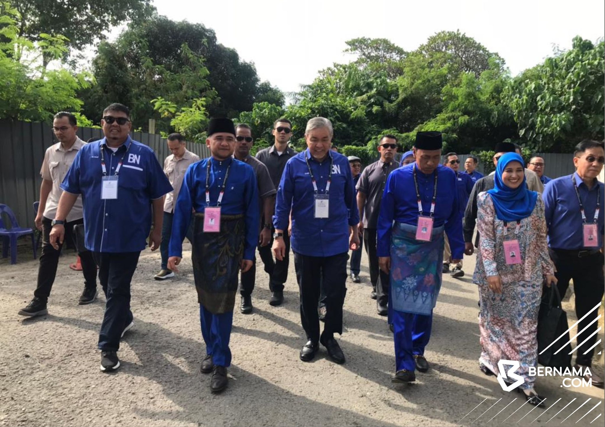 沙巴州选今早开放提名 候选人传统服饰成焦点