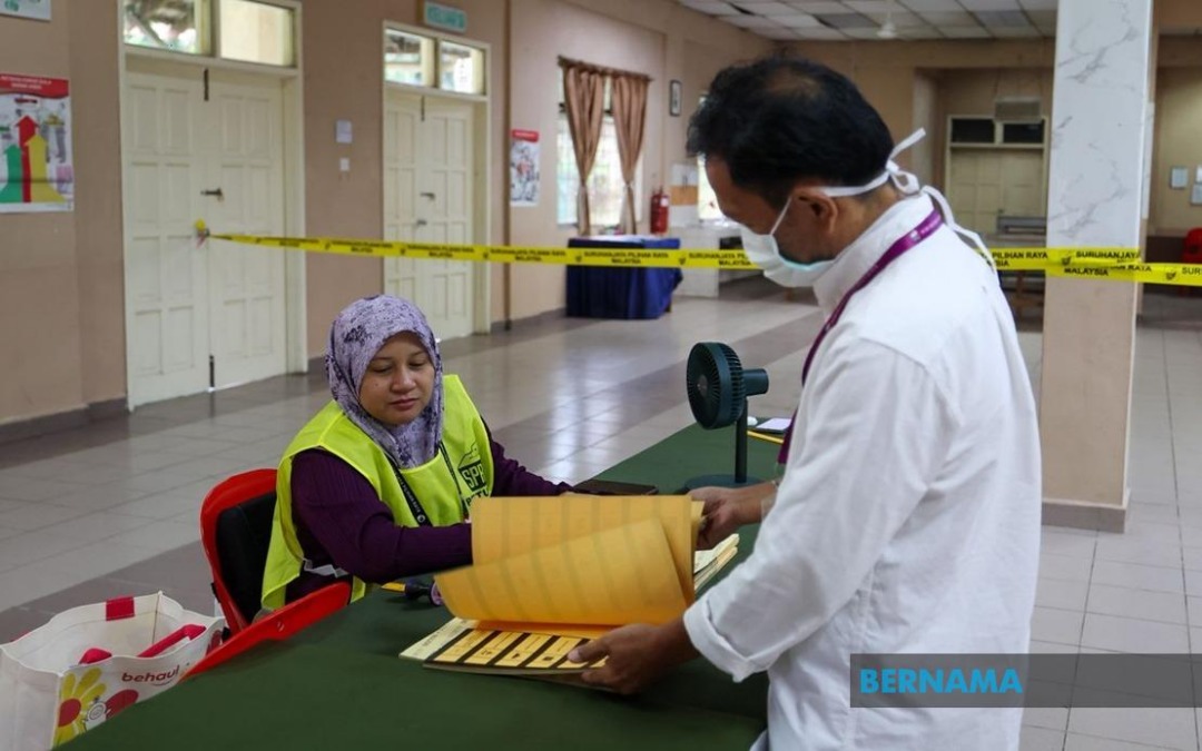 Security personnel begin early voting across Sabah for PRN17