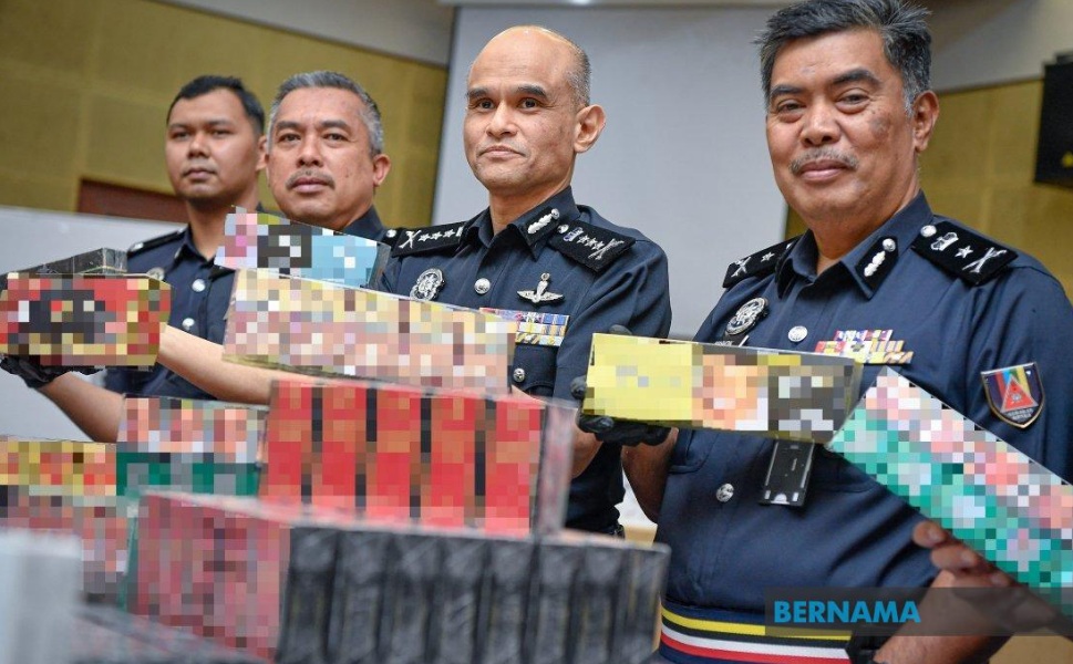 4外籍男“兼职”走私香烟被捕