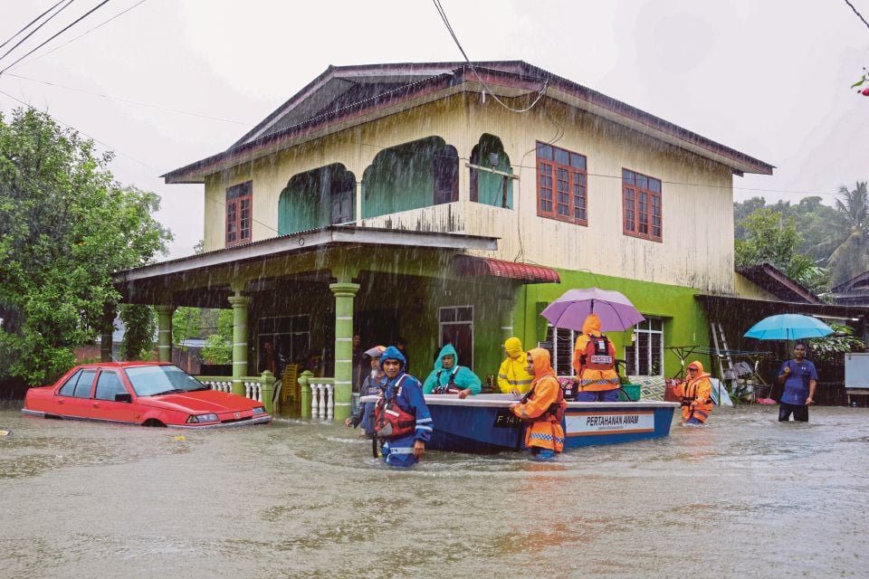 Banjir di Terengganu bertambah buruk, semua lapan daerah terjejas