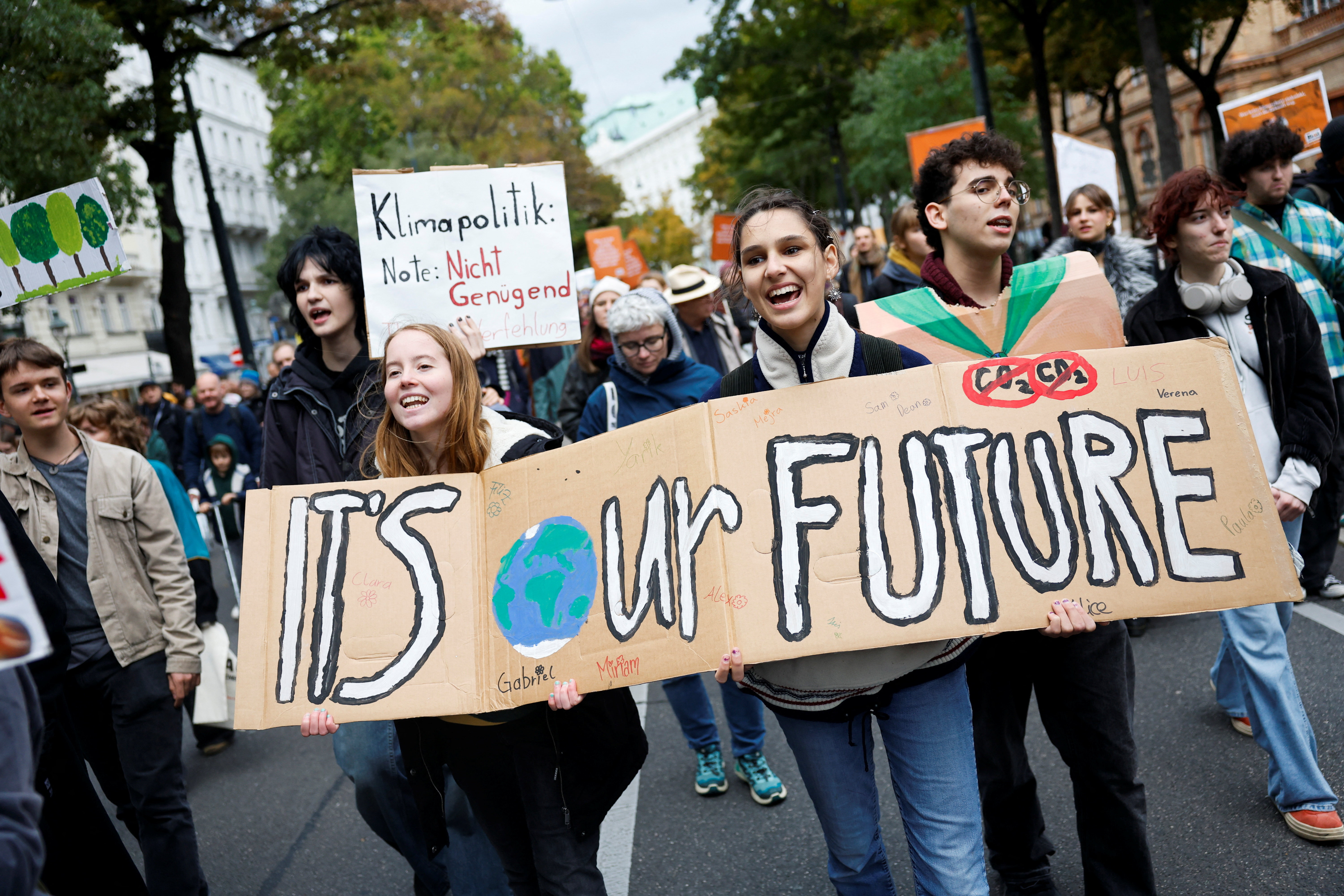EU agrees weakened climate target in final-hour deal for COP30